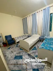  1 سراير في غرفه ثلاثه و بارتيشنات