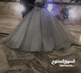  8 فستان عرس مستعمل للبيع لضرورة القسوة ابيض نفاش مع شاحط بسطل للامانه متل سندريلا