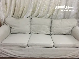  1 كنبة ايكيا ثلاثية بحالة ممتازة