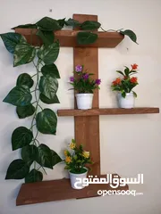  4 رفوف خشب شاشه ومطبخ وحمام وديكور حائط وستاند مكياج وجلاتين وغيره