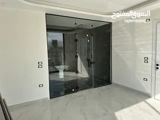  12 شاليه للبيع