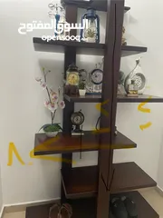  1 مزنون خشبي لوضع التحف