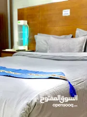  7 فندق للبيع ( خلو ) وليس عقار البيع يشمل ( اثاث ورخصه الفندق فقط )