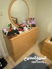  2 غرفة نوم سرير وتسريحة وكومدينتين