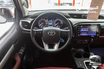  12 Toyota Hilux 2023   البكب وارد و كفالة الشركة و قطع مسافة 14,000 كم فقط