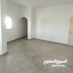  8 منزل للبيع طابق ثاني على شارع رئيسي في ايدون على إشارة ايدون