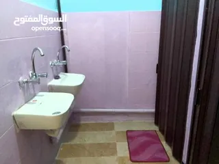  4 مبنى مخازن تجارية وروضة للبيع
