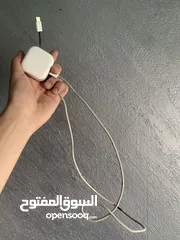  6 آيباد برو الحجم الكبير 12.9 للبيع مع قلم آبل أصلي و شاحنه الأصلي و كڤر للآيباد و كرتون بحالة ممتازة