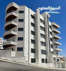  1 شقة ارضية للبيع في الجبيهة 150م2 + 140م2 ترسات خارجية (شقتين في الطابق) على 3 شوارع من المالك
