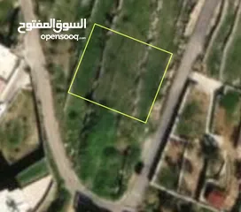  1 911 meter land for sale in المزرعة القبلية. Five minutes from Beir Zeit University and Lacasa Mall