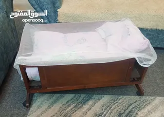  1 سرير خشب هزاز  سرير بيبي ازرق  حماله طفل