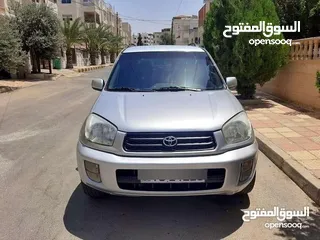  3 تويوتا راف 4، موديل 2002، بتمشي 160-180 كم