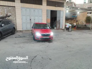  1 سكودا فابيا برايفت بنزين جير عادي ماطور 1400 فحص نظيف اقتصادية جدا