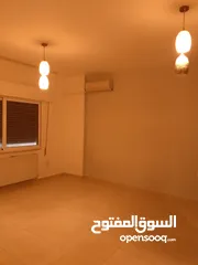 14 إعلان: شقة فارغة للبيع في شارع مكة
