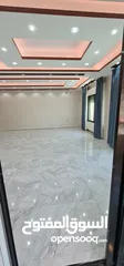  3 شقة للبيع في  الجاردنز  وقرب شارع المدينة المنورة 200م طابق اول علي شارعين بحالة جيدة جدا بسعر مغري
