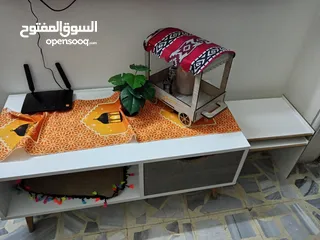  1 طاوله مع 2سيرفس