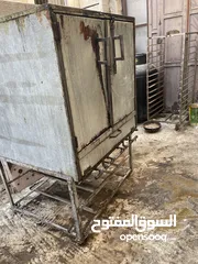  1 فرن حلويات كبير