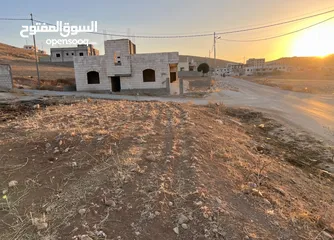  6 قطعتين أرض للبيع
