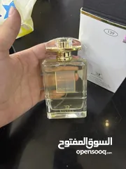  1 عطر نسائي جميل