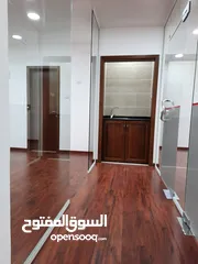  6 مكتب يصلح عياده للايجار بمساحه 70 متر، جبل عمان بجانب مستشفى فرح وبالقرب من مستشفى عبدالهادي