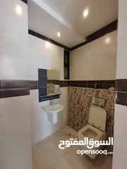  9 شقة ارضية بموقع مميز خلف كشمير شارع عبدالله غوشة / الرقم المرجعي : 13204