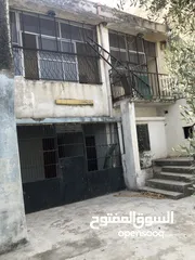  7 منزل قديم مكون من طابقين