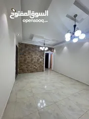  3 عماره تتكون من 8 شقق فاخره للبيع