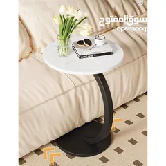  7 طاولة جانبية مستديرة على شكل حرف C: