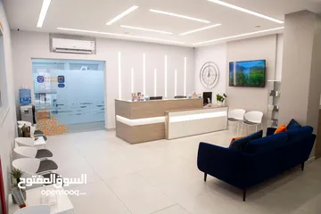  1 عيادة مجهزة بالكامل للطب العام للضمان، موقع مميز و عيادة تستقبل مرضى بشكل يومي و فيها جميع مستلزمات