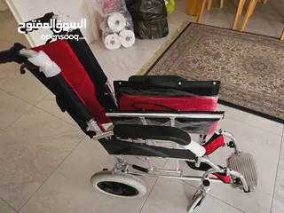  3 كرسي متحرك قابل للطي طبي خفيف الوزن كرسي متحرك لكبار السن لذوي الإحتياجات الخاصة