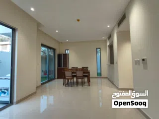  5 ثلاث غرف للبيع بأماره الشارقه بجانب ستي سنتر الزاهيه