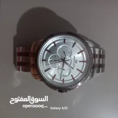  1 ساعه نوع وستر بحاله جيده اورجنال  لون فضي مع برونز  غامق