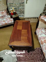  16 طقم كنبايات للبيع منظره فخم وحلو ونظيف بحال الوكاله ومريح بالجلوس مع طربيزات النص
