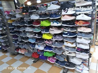  3 شروة محل كامل ستوكات جديد بضاعة مميزة للعيد أحذية رياضية رجالي ستاتي اطفال ماركات وغير ماركات