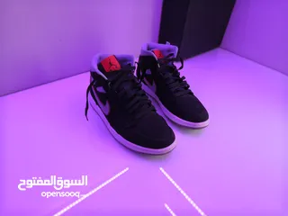 5 Nike Jordan 1’s Mid Particle Grey Gym Red (Price is negotiable/ يمكن التفاوض للسعر)