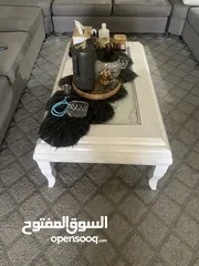  1 طاوله وسط كبير عدد 1 صغير عدد 2 ألون ابيض