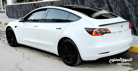  11 تيسلا 2022 model 3 فحص كامل اوتوسكور +B بدون ملاحظات بودي (كرت ابيض) بحالة الوكالة بسعر لقطة ومحرووق