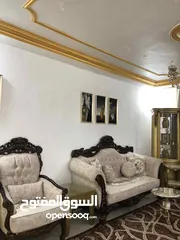  4 طقم كنب ملوكي 9 مقاعد فخم ومرتب وتقيل بحاله ممتازه