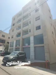  28 للايجار شقه ارضيه مدخل مستقل مع ساحه 200 متر