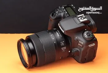  1 Canon 90D مع جميع العدسات والمعدات المرفقة بالصور جميع القطع المرفقة مستعملة استعمال خفيف جدًا