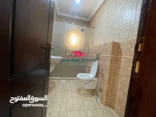  17 شقة / للايجار / ارضية مع ترس / 4نوم / خلدا