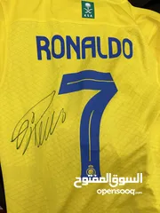  9 قميص كريستيانو رونالدو في نادي النصر 2024  موقع من الخلف