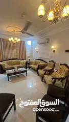  3 طقم كنب نظيف 9 اماكن مكون من ثلاثيه عدد1 وثنائية عدد 2 ومفرده عدد 2 للبيع المستعجل