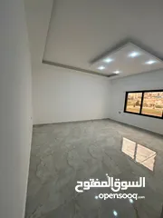  6 شقه للبيع 180م طابق اول المقابلين/حي ابو راغب