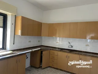  4 شقه فارغة للايجار قرب شارع القدس وكازيه اسو قريبه من وسط رام الله