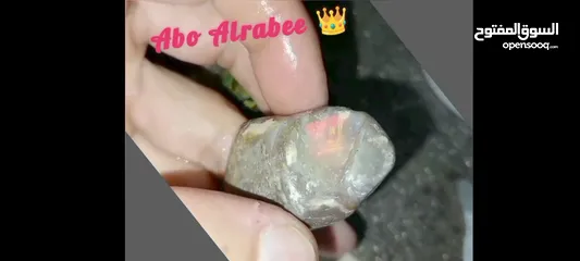  1 حجر اوبال نوع قوس قزح النادر حجر الاوبال الكريم فاير قوي جدا متعدد الألوان فاير احمر الأكثر ندرة