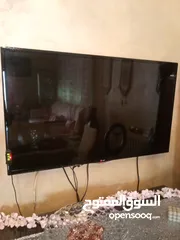  3 شاشه LED 42 بحالة الوكاله مع قاعده ورسيفير خارجي