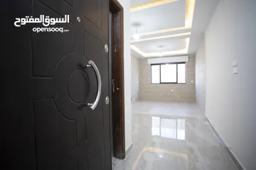  5 شقه 115م بتشطيب فاخر مع مدخل مستقل في اجمل مناطق الجبيهه للبيع كاش او اقساط