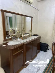  2 طاولة سفرة مع بوفيه و مراية بحالة ممتازة