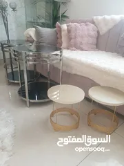  1 اربع طاولات 2 كبار اسود بفضى و2 صغار ذهبى بحاله جيدة